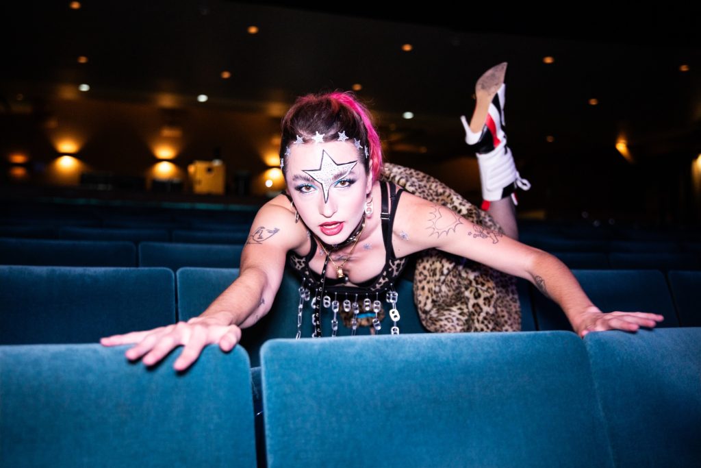 MOSH PIT (1)